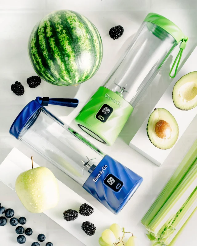 Portable, stylish, and ready to mix anywhere! Which color is your favorite — green 💚or blue…